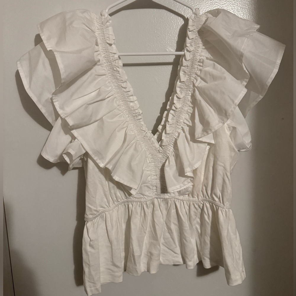Entro White Flutter Sleeve Peplum Blouse
